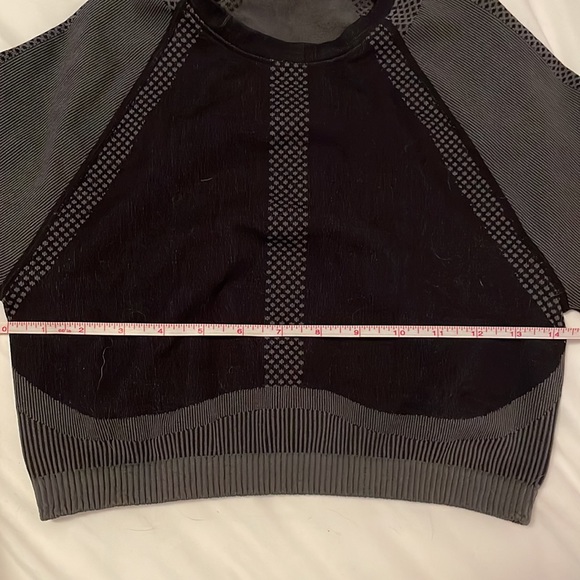 Cropped Workout Top - Picture 3 of 3